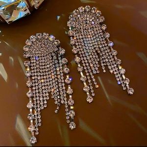 🌟 Gorgeous Rhinestone Silver Earrings